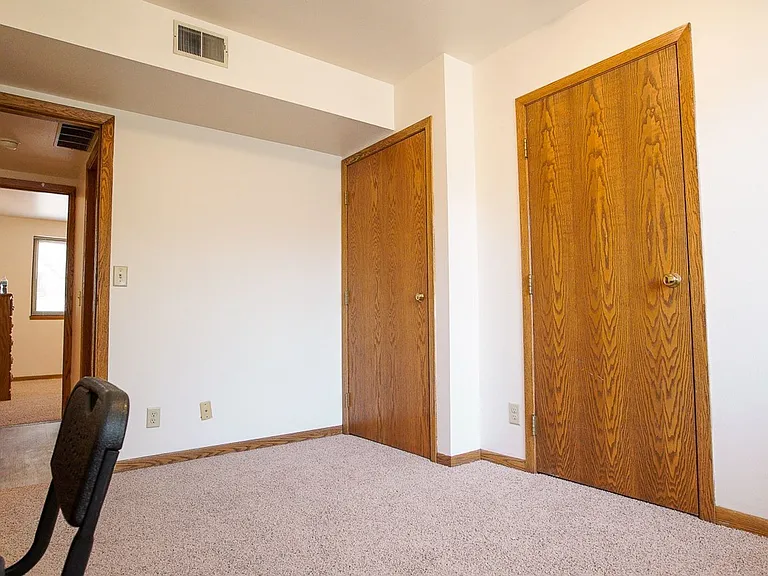 415 N Henry St — Photo 42