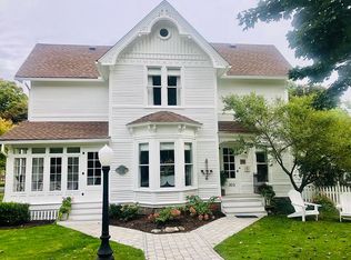 303 Isbell St, Howell, MI 48843