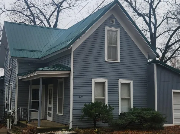 210 W Spring St, Strawberry Point, IA 52076