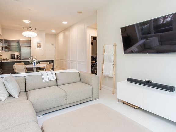 3rd image of 1252 Hornby St #401