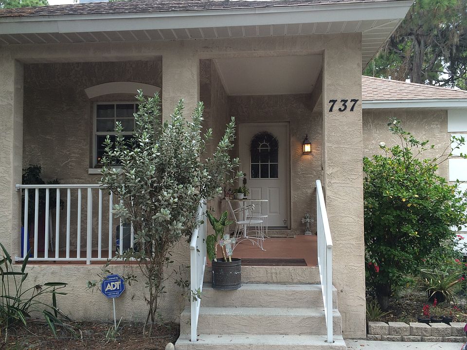 FRONT PORCH ENTRANCE
