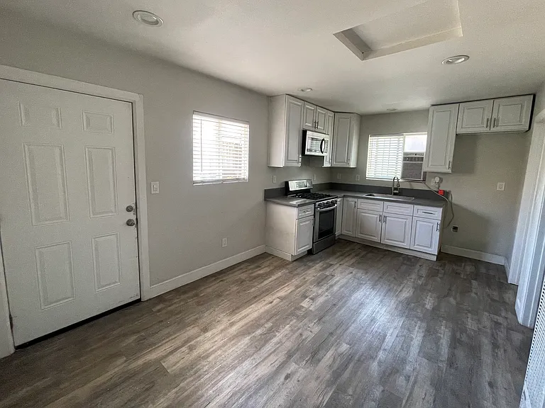 11722 Sunglow St #1/2 — Photo 4