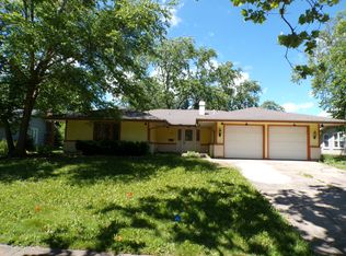 23W266 Windsor Dr, Glen Ellyn, IL 60137