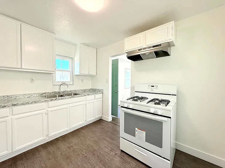 4014-4020 W. 102nd Street — Photo 6