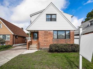 20055 39th Ave, Bayside, NY