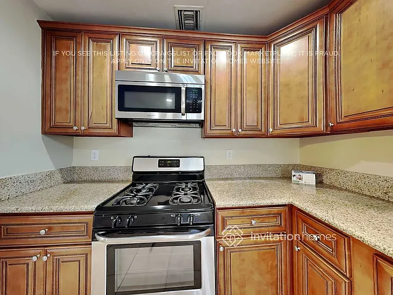 2906 N Frederic St — Photo 7