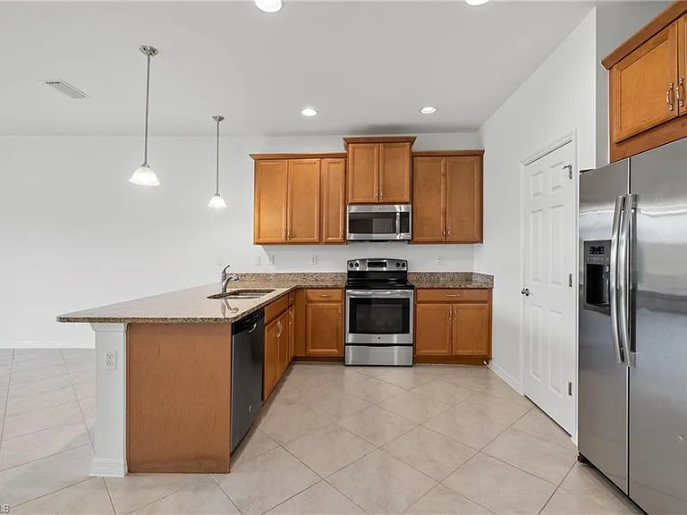 10818 Alvara Way — Photo 5