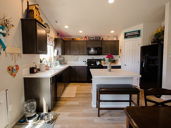 2nd image of 930 SW Levant Way