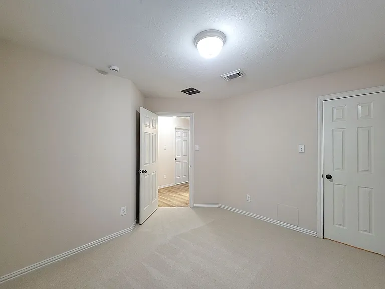 6806 Haley Ct — Photo 32
