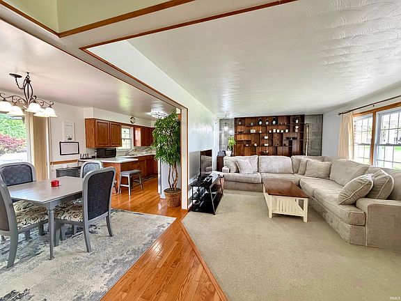 2nd image of 1930 Northview Dr