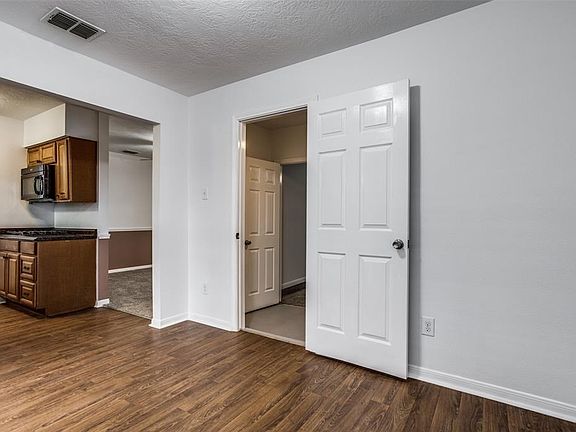 2nd image of 227 Merribrook Trl