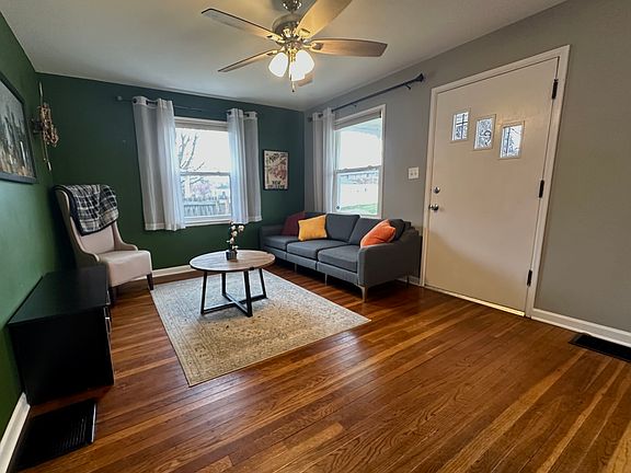4th image of 1624 N Whittier Pl