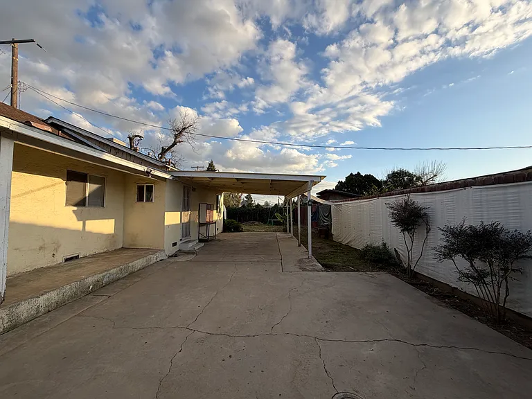 921 W Houston Ave — Photo 22