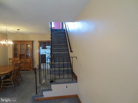4th image of 325 E 8th Ave
