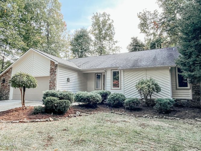 1st image of 102 Lynhurst Dr