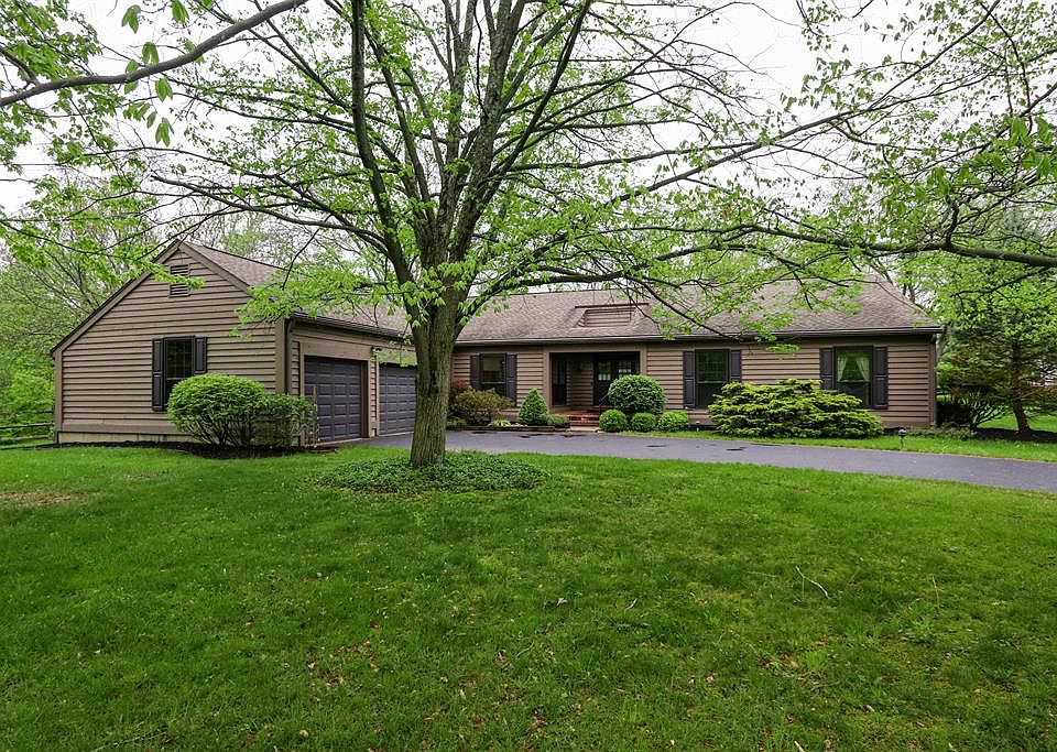 1st image of 7800 Woodview Ct
