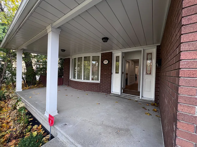 195 Upper Canada Dr — Photo 2