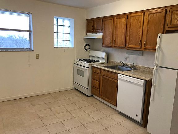 3rd image of 1023 Taman Ct APT D