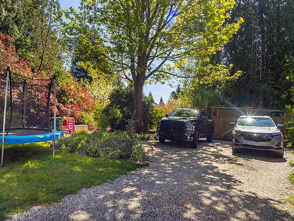 3rd image of 6473 Norwest Bay Rd