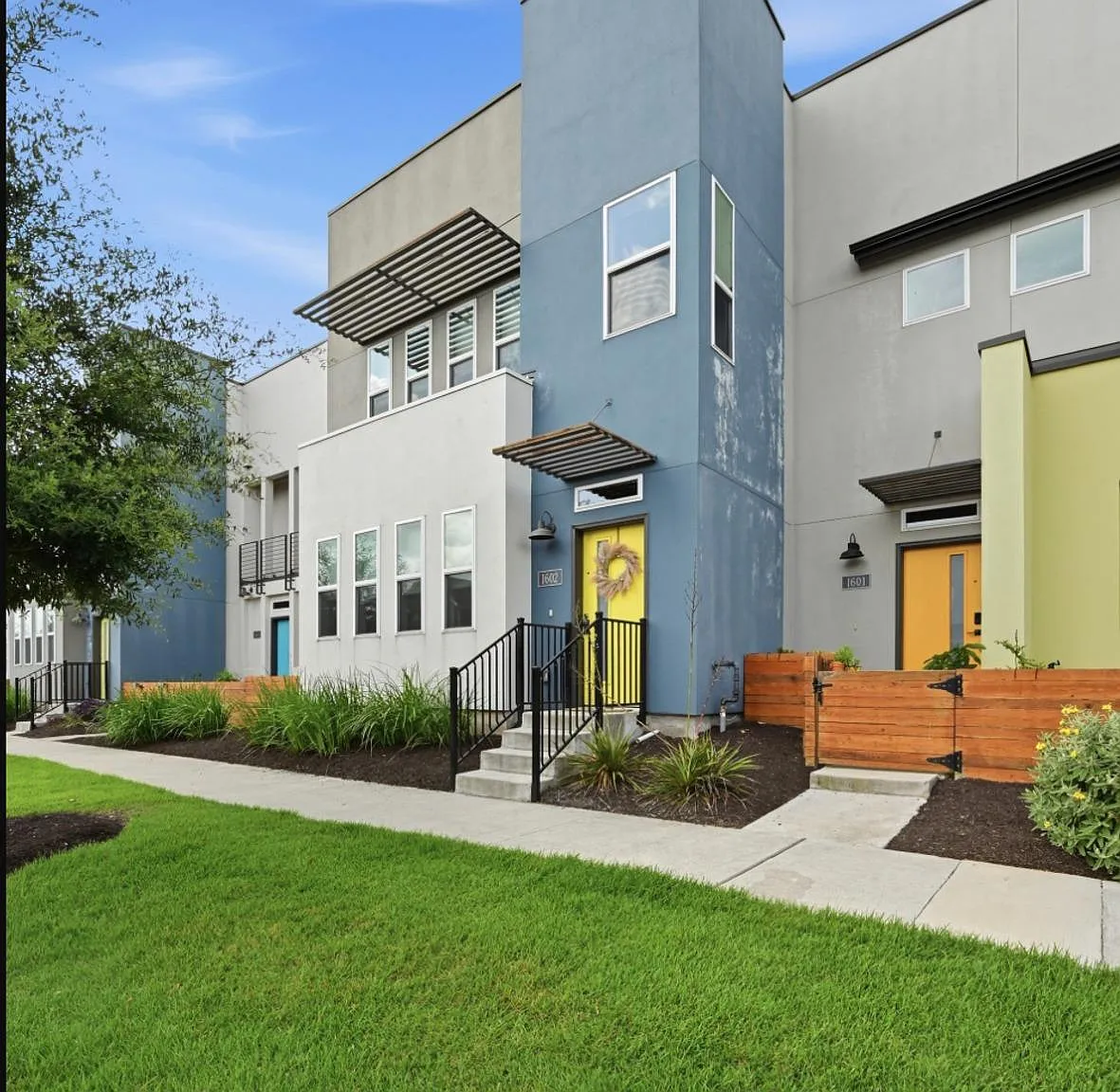 2 bed, 2.5 bath, 1340 sqft, $1,950 — Photo 2