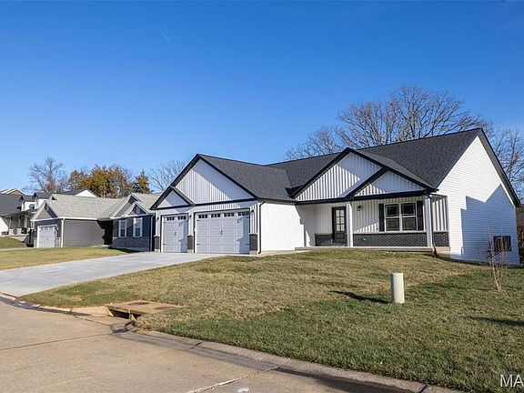 3rd image of 530 Hickory Knoll Dr