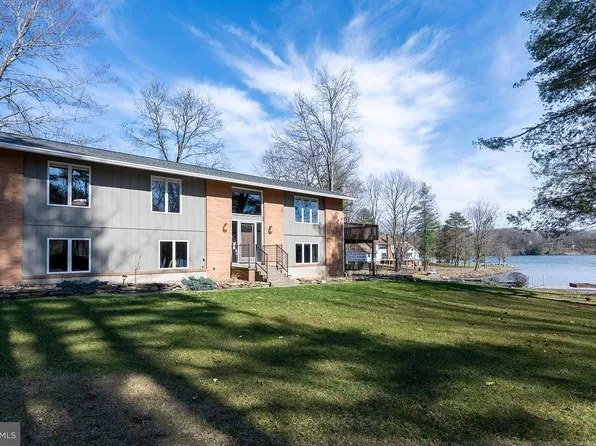 103 James Point Rd, Du Bois, PA 15801