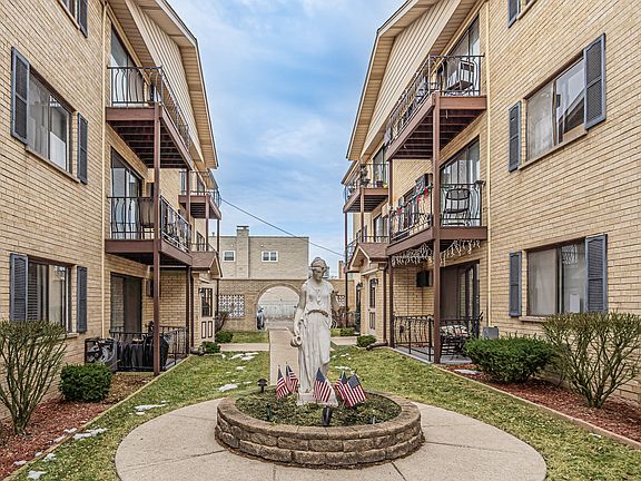 2nd image of 7224 W Wrightwood Ave APT 206
