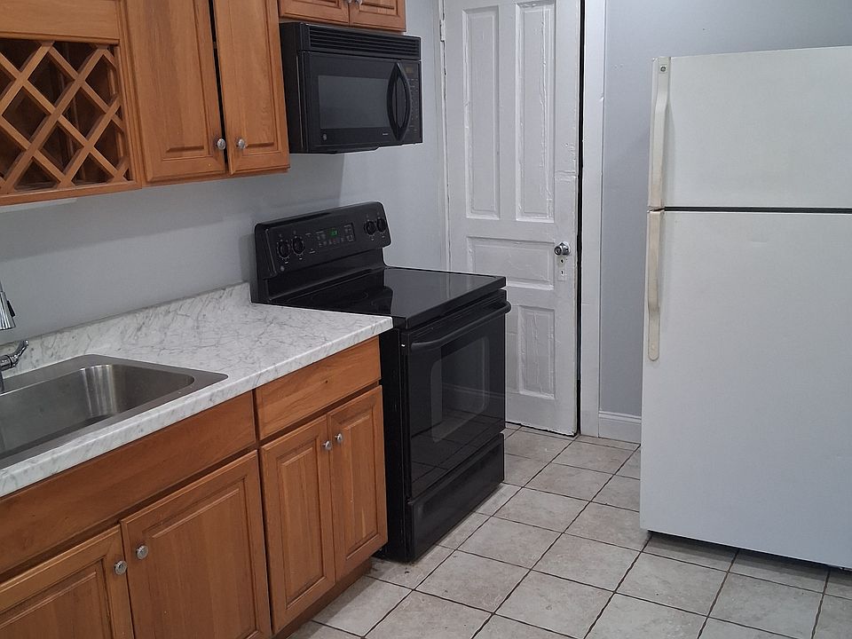 1st image of 20 Oak St #1