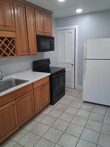 20 Oak St #1 Photo 1