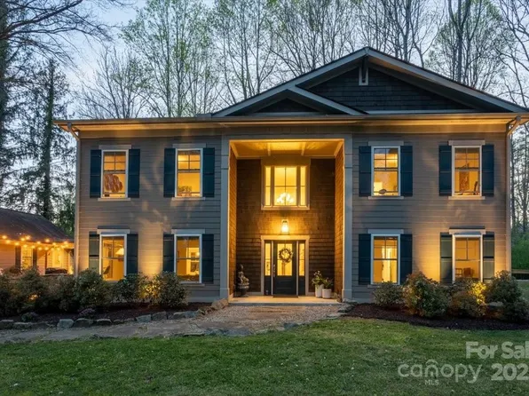 214 Country Club Cir, Brevard, NC 28712