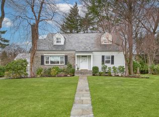 7 Canterbury Rd S, Harrison, NY 10528