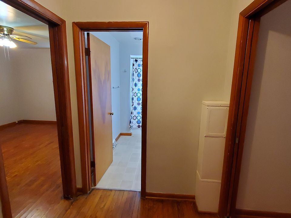 Hallway - Between the 2 Bedrooms and the Bathroom