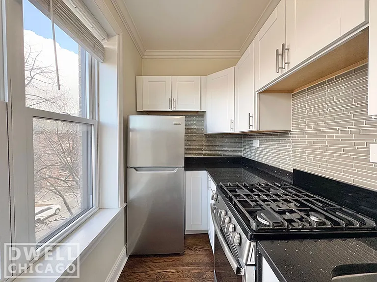 916 W Waveland Ave #2B — Photo 8