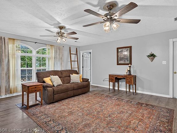 4th image of 2895 Brewer Rd