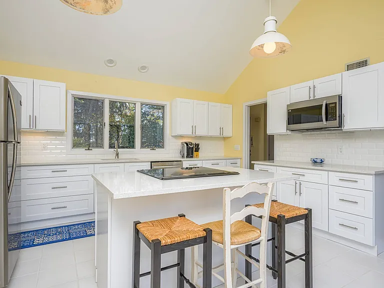 47 Spring Pond Ln — Photo 7