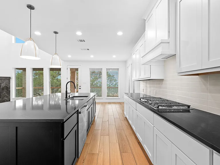 310 Barton Crk — Photo 10