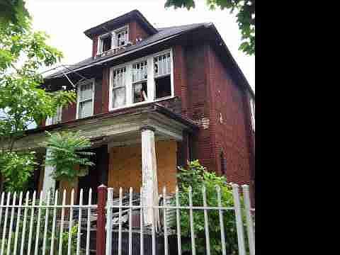 5828 Frontenac