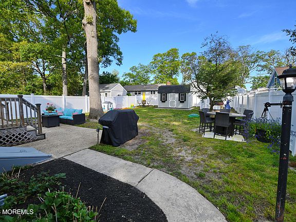 3rd image of 232 Pearce Avenue