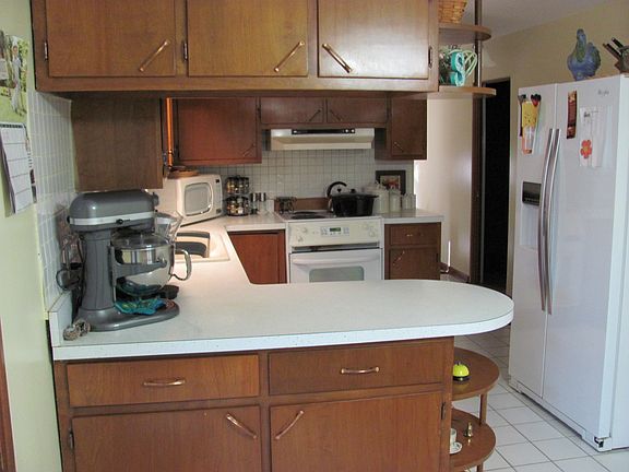 5th image of 518 E Cross St