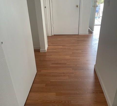 5th image of 1122 E Broadway St
