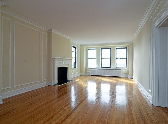 3rd image of 7321 S South Shore Dr APT 11C