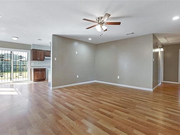3rd image of 7816 Primrose Dr