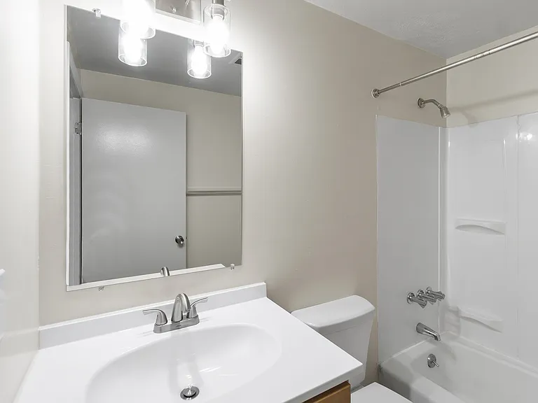 Clay Court Apartments — Photo 77