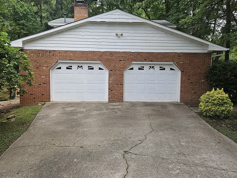807 N Harrison Ave — Photo 2