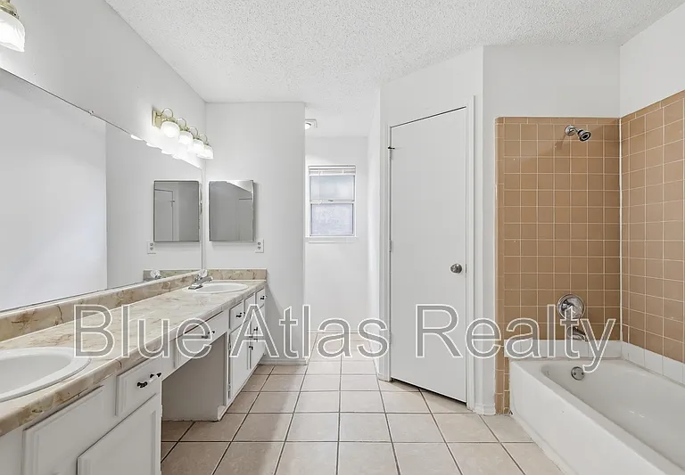4101 Gentle Springs Dr — Photo 12