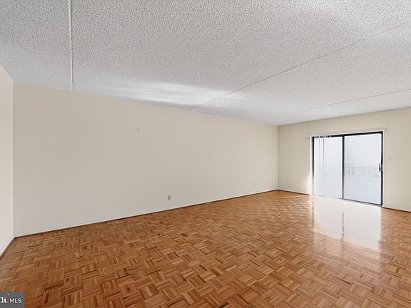 4th image of 20724 Valley Forge Cir #724