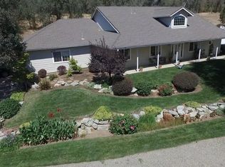 7446 Honeybee Rd, Redding, CA 96001