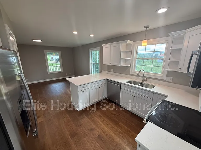 445 S 14th St — Photo 4