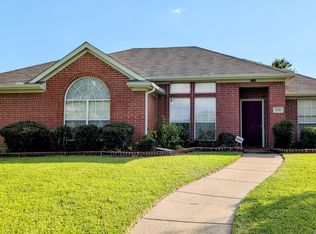 2101 Austin Dr, Mesquite, TX 75181