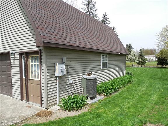 5th image of 831 Dragon Shores Dr
